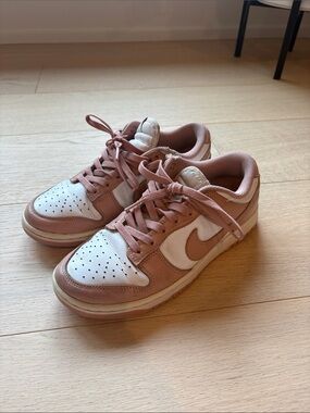 Nike Kids Low-Top Sneakers in Blush Pink and White
